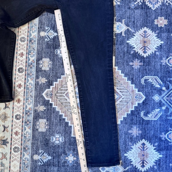 Levi’s Premium 311 Shaping Skinny Black Mid-Rise Womens Jeans Size 29 28” Inseam - Picture 13 of 13